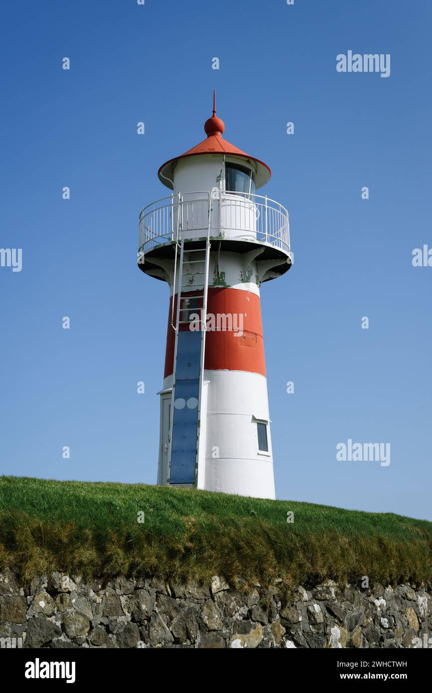 Skansin Lighthouse Towers über der Festung in Torshavn, Färöer Inseln Stockfoto