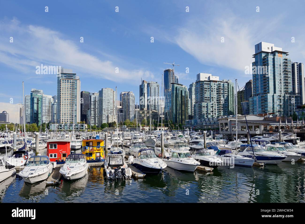 Wolkenkratzer und Hafen, Coal Harbour, Burrard Inlet, Vancouver, British Columbia, Kanada Stockfoto