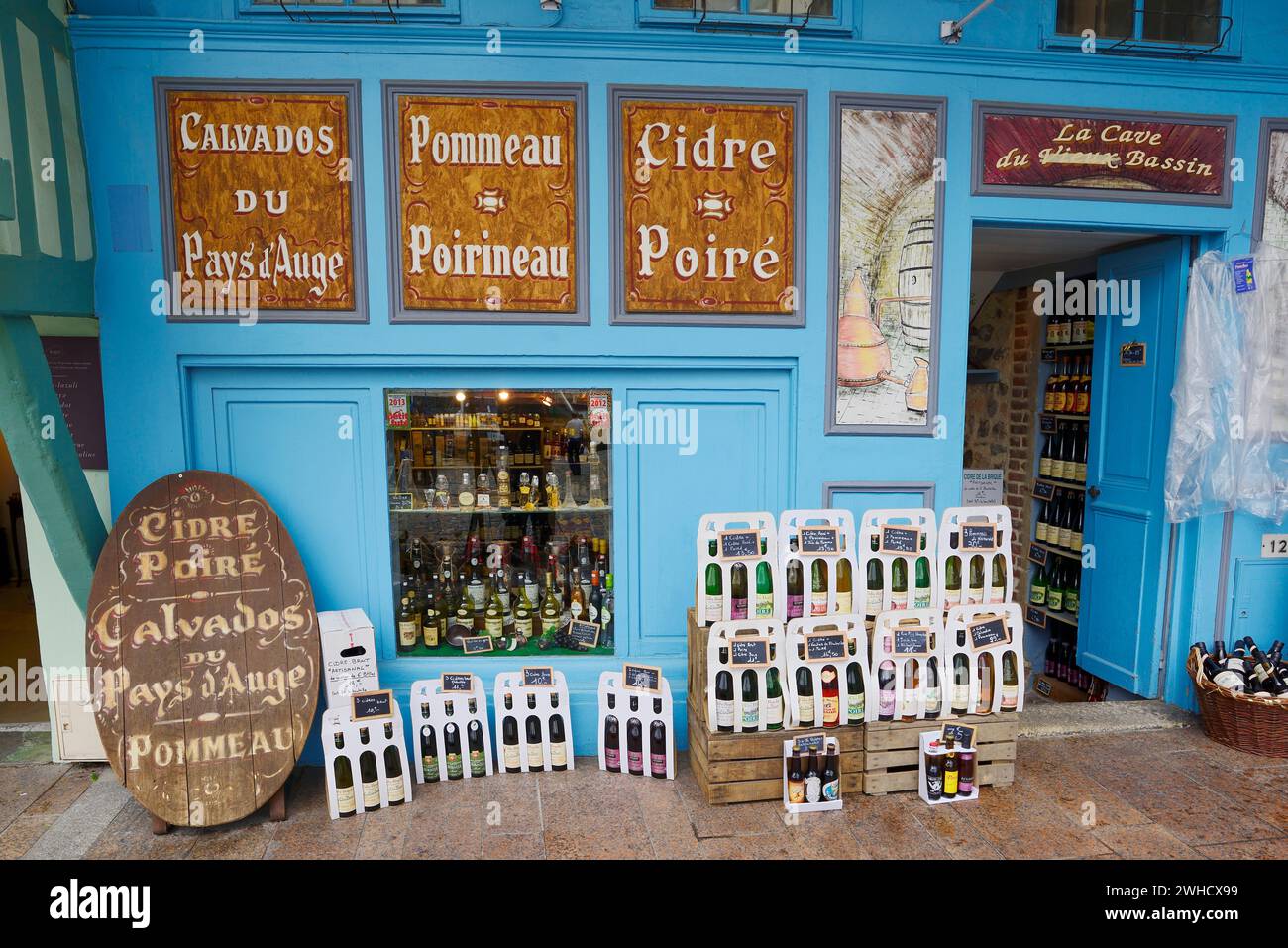 Calvados und Cidre Store, Vieux Bassin, Honfleur, Cote Fleurie, Pays d'Auge, Département Calvados, Normandie, Frankreich Stockfoto