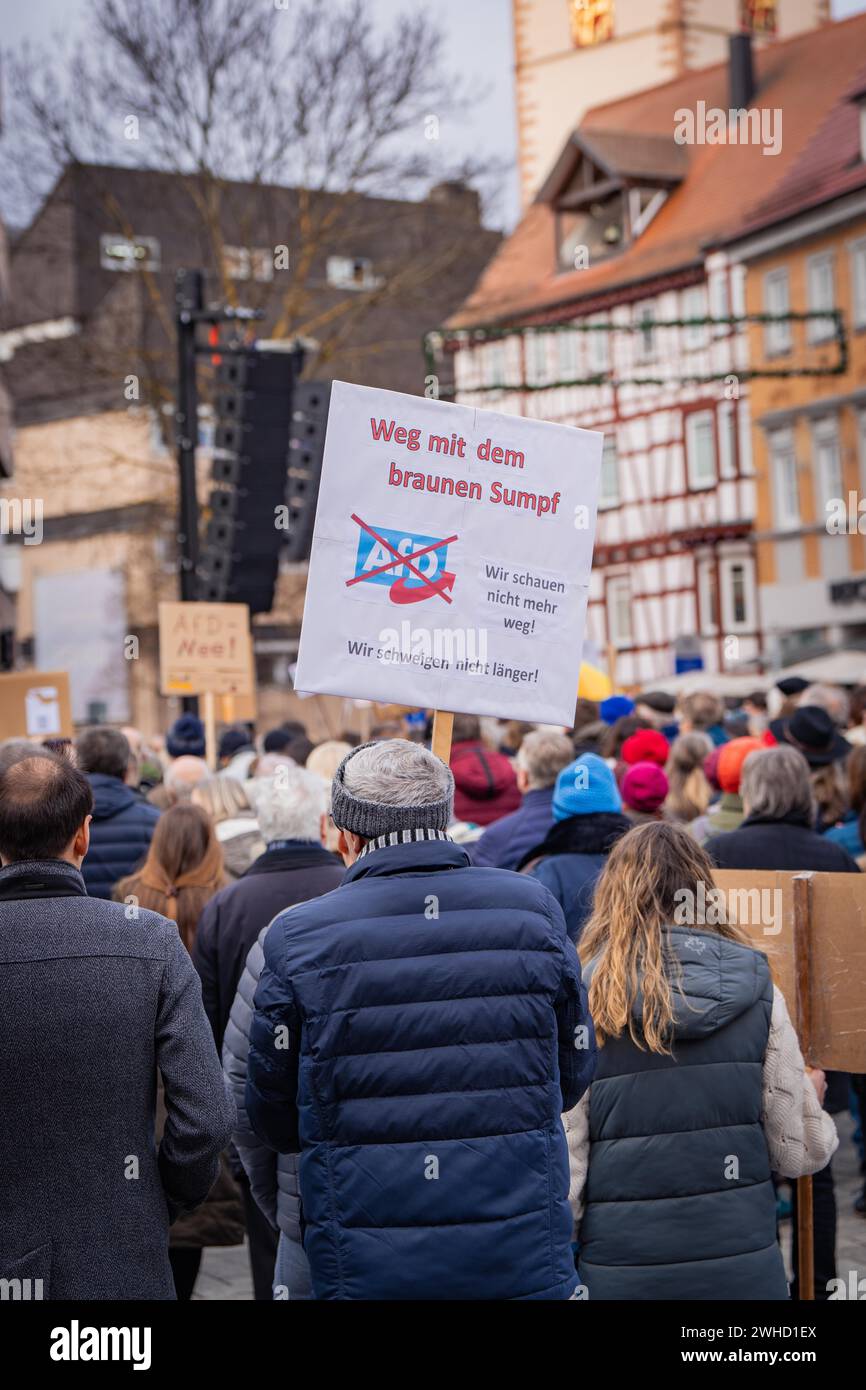 Demonstration mit einem Plakat zur Ablehnung des Rechtsextremismus, Gegen Rechts Demo, Nagold, Schwarzwald, Deutschland Stockfoto