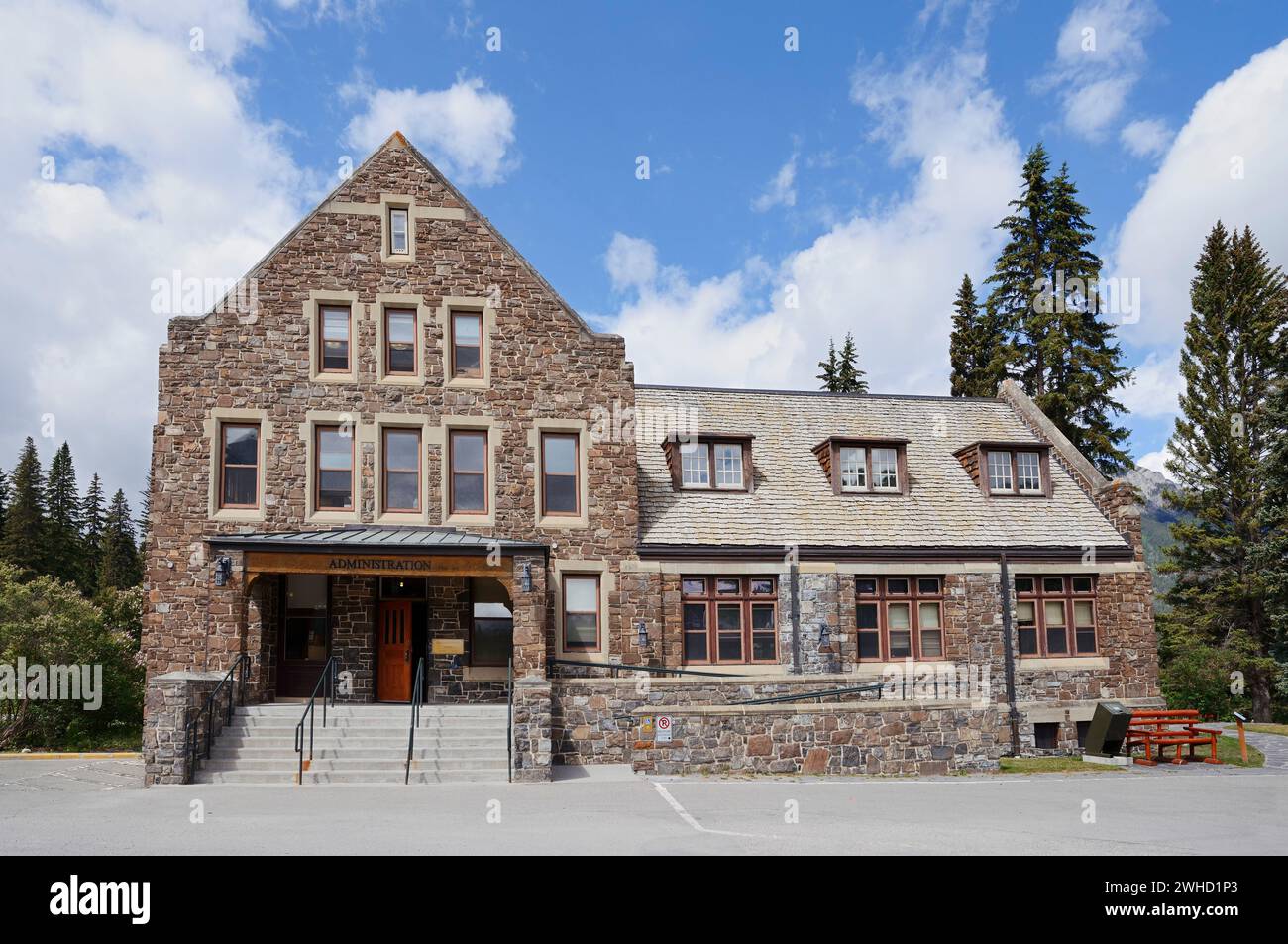 Parks Canada Administration Building, Canada Place, Banff, Banff National Park, Alberta, Kanada Stockfoto