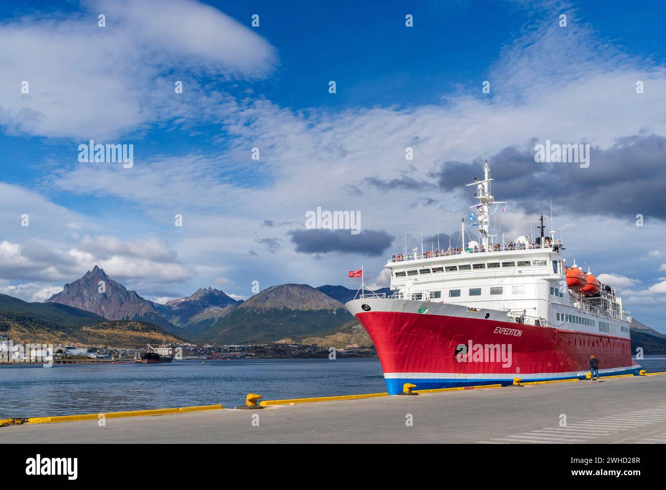 Kreuzfahrtschiff Expedition im Hafen am Beagle-Kanal, Ushuaia, Feuerland-Insel, Patagonien, Argentinien Stockfoto