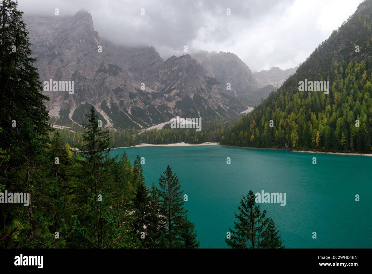 Pragser See im Naturpark Fanes Sennes Prags, Dolomiten, Alpen, Provinz Bozen, Trentino-Südtirol, Südtirol, Südtirol, Italien, Italien Stockfoto