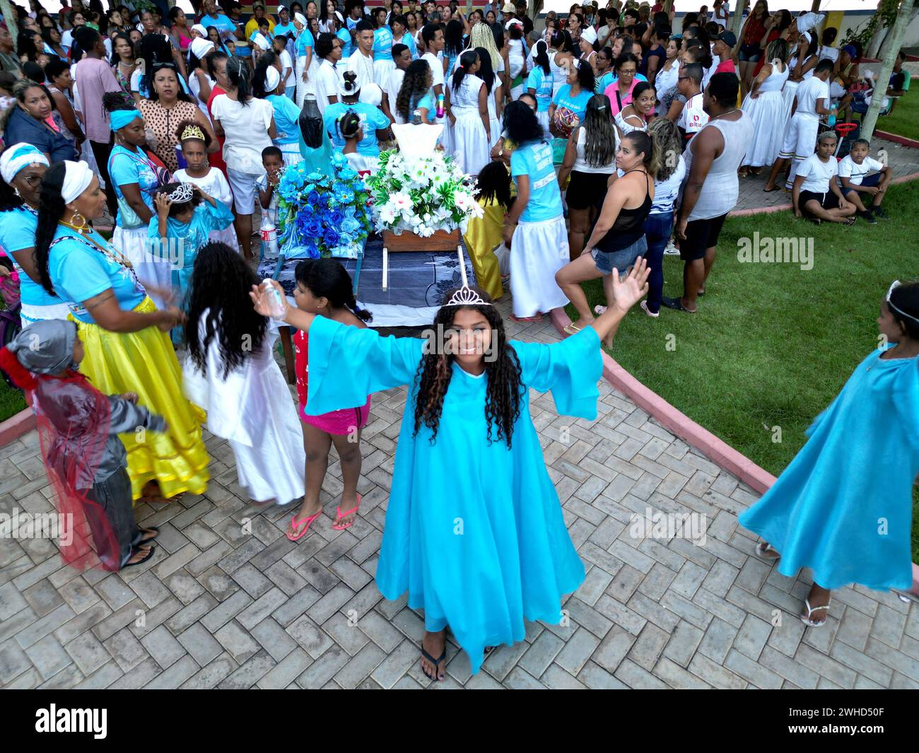Ibotirama, bahia, brasilien - 2. Februar 2023: Anhänger der Candoble-Religion tanzen während der Feierlichkeiten zu Ehren von Yemanja in der Stadt Ibotirama Stockfoto