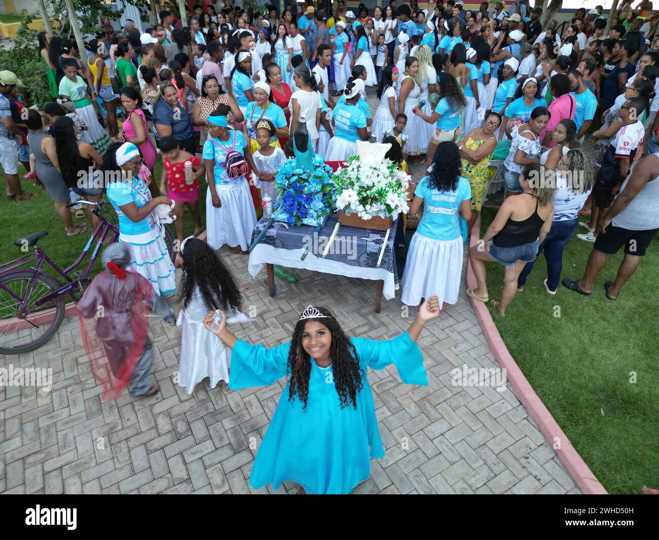 Ibotirama, bahia, brasilien - 2. Februar 2023: Anhänger der Candoble-Religion tanzen während der Feierlichkeiten zu Ehren von Yemanja in der Stadt Ibotirama Stockfoto