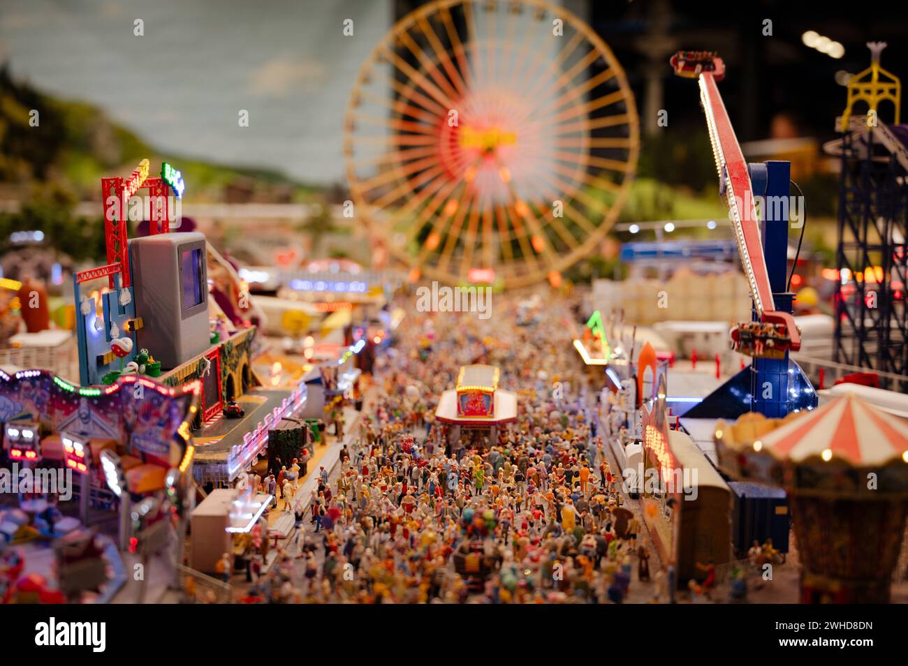 Miniatur Wunderland Hamburg in Deutschland, Jahrmarkt mit Riesenrad, Museum mit Miniatur-Modellbau der Welt, 12.12.2023 Stockfoto