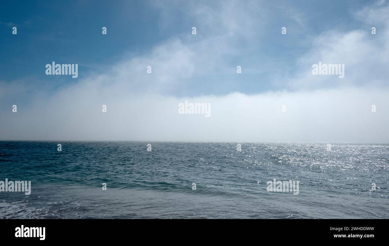 Spanien, Andalusien, Cala de Mijas, Malaga, Meer, Nebel Stockfoto