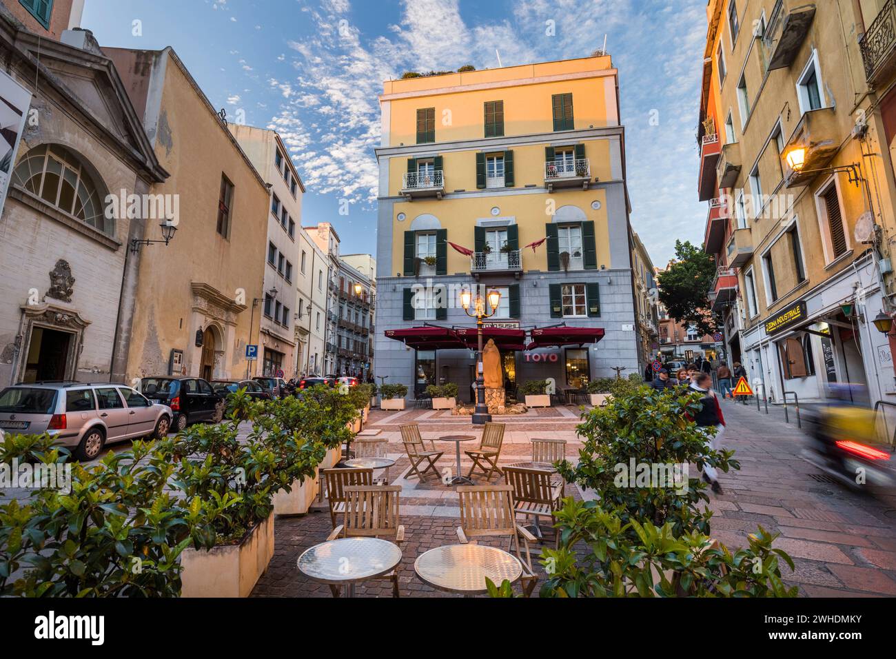 Abendliche Atmosphäre in Via Lodovico Baylle, Cagliari, Sardinien, Italien Stockfoto