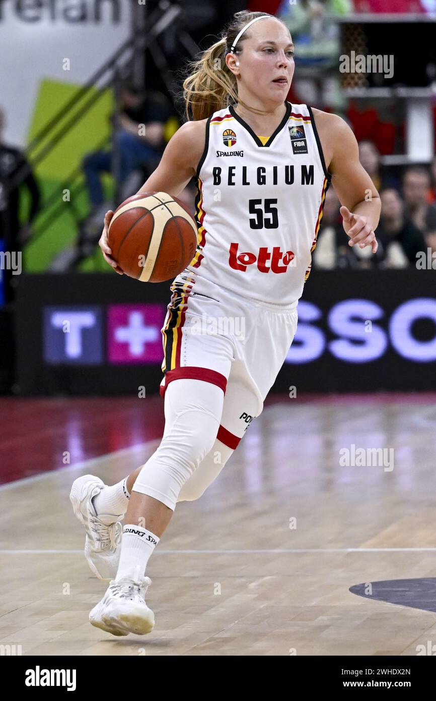 Antwerpen, Belgien. Februar 2024. Die Belgierin Julie Allemand wurde während eines Basketballspiels zwischen der belgischen Frauennationalmannschaft „die belgischen Katzen“ und dem Senegal am Freitag, den 9. Februar 2024 in Antwerpen, während des FIBA-Qualifikationsturniers für Frauen für die Olympischen Sommerspiele 2024 in Paris, Frankreich, in Aktion gezeigt. BELGA FOTO DIRK WAEM Credit: Belga News Agency/Alamy Live News Stockfoto