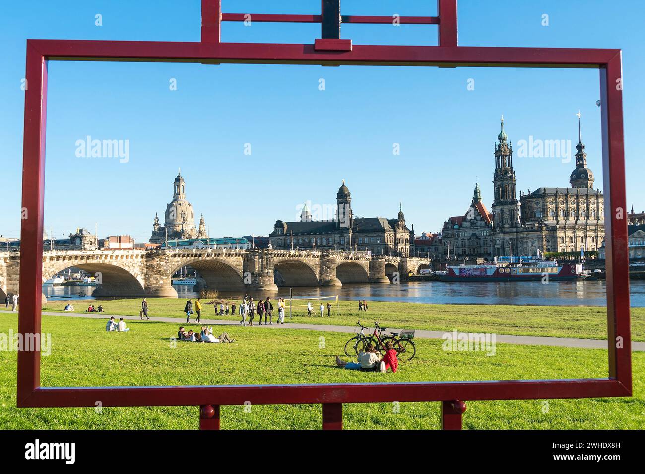 Dresden, Bilderrahmen, berühmter canaletto-Blick auf Dresdens Altstadt, Flussszene Stockfoto