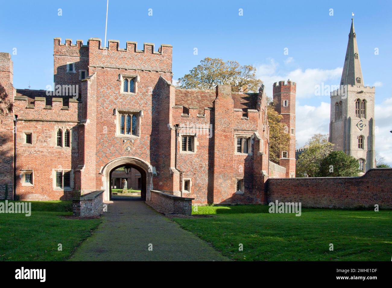 Buckden Towers, Bishops Palace & St Mary's Church, Buckden, St Neots, Cambridgeshire, England Stockfoto