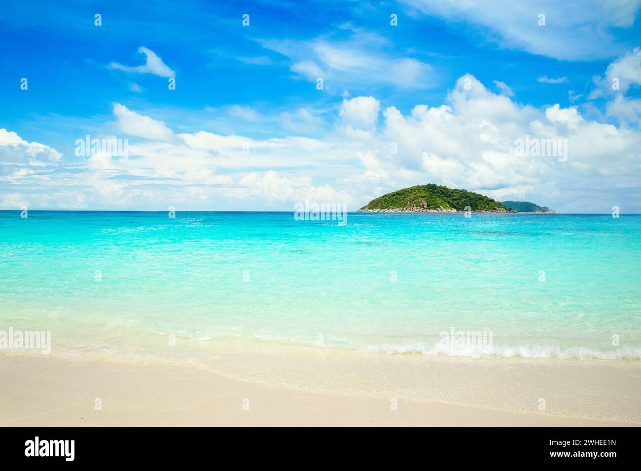 Wunderschöne Landschaft der Similan Inseln in Thailand - die berühmtesten Inseln mit Blick auf das Paradies und Schnorchel- und Tauchplätzen Stockfoto