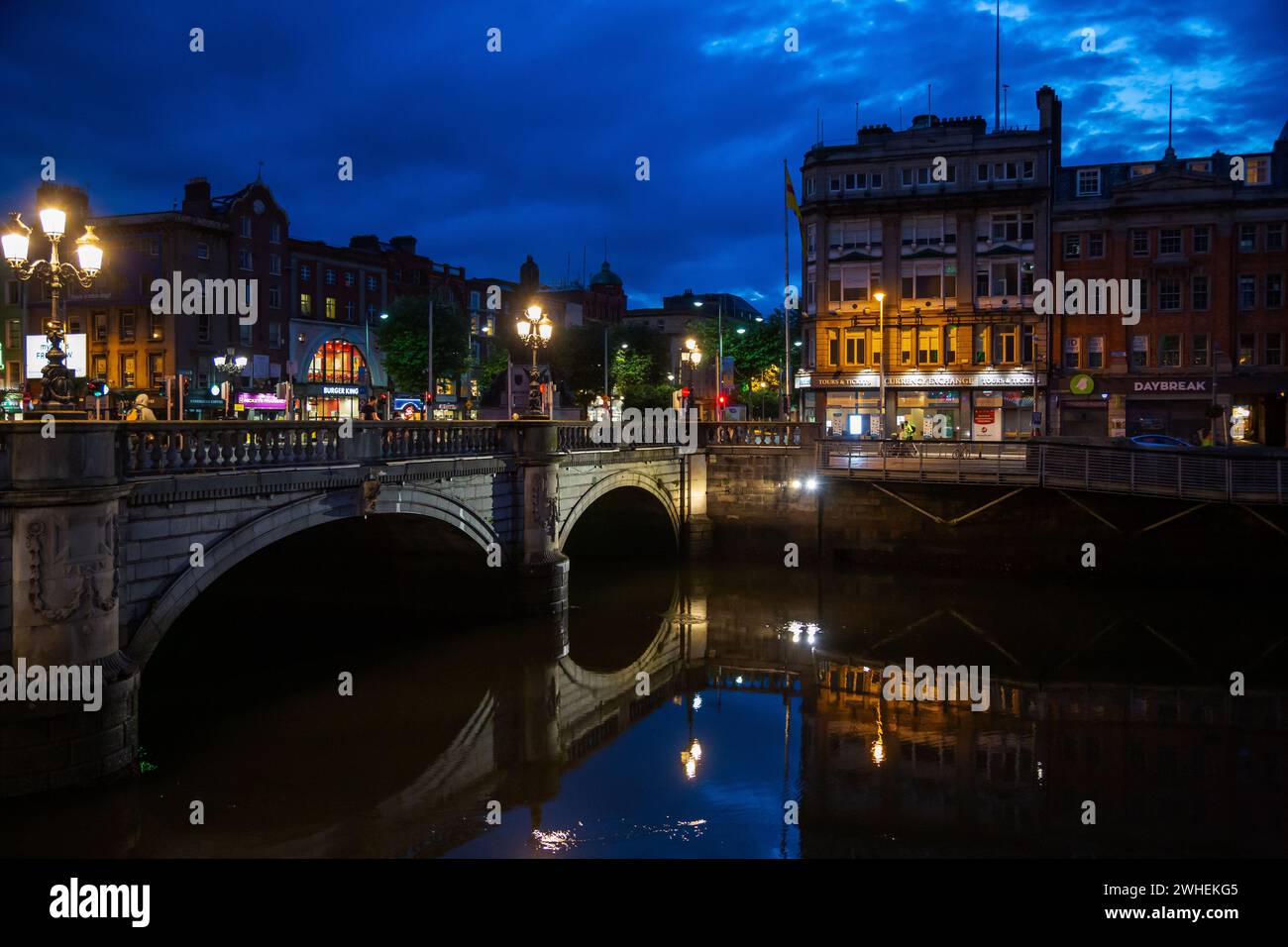 '10.07.2019, Irland, County Dublin, Dublin - O Connell Bridge über den Fluss Liffey, über den die O Connell Street verläuft, Dublins berühmteste Straße Stockfoto
