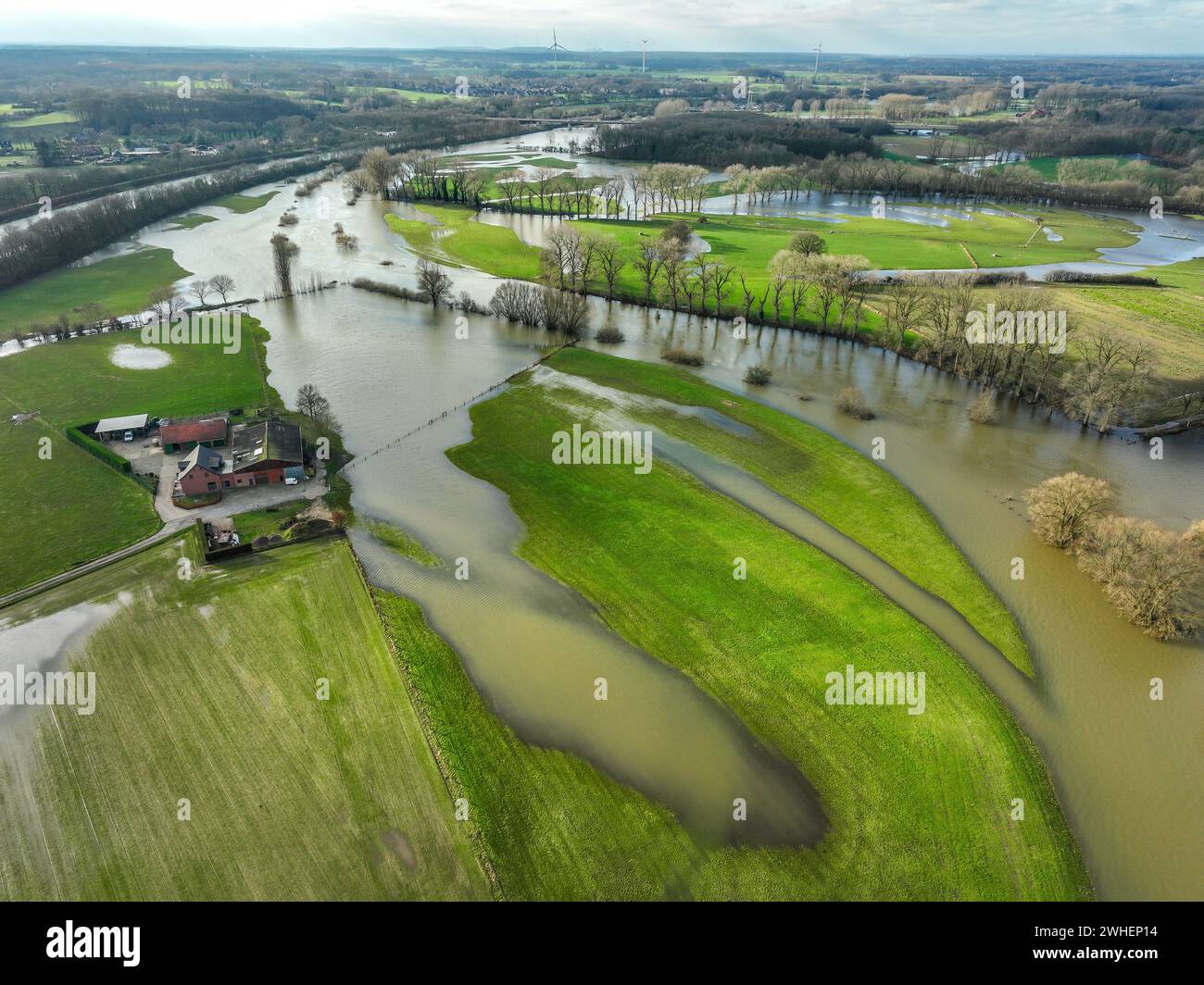 "07.01.2024, Deutschland, Nordrhein-Westfalen, Dorsten - Hochwasser an der Lippe, Fluss im Ruhrgebiet, Felder, landwirtschaftliche Flächen der Landwirte Stockfoto