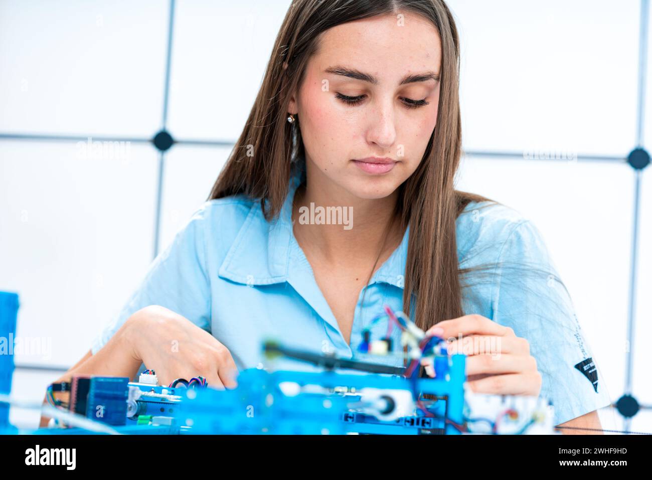 Wissenschaftler, die mit Fertigungstechnologie arbeiten Stockfoto