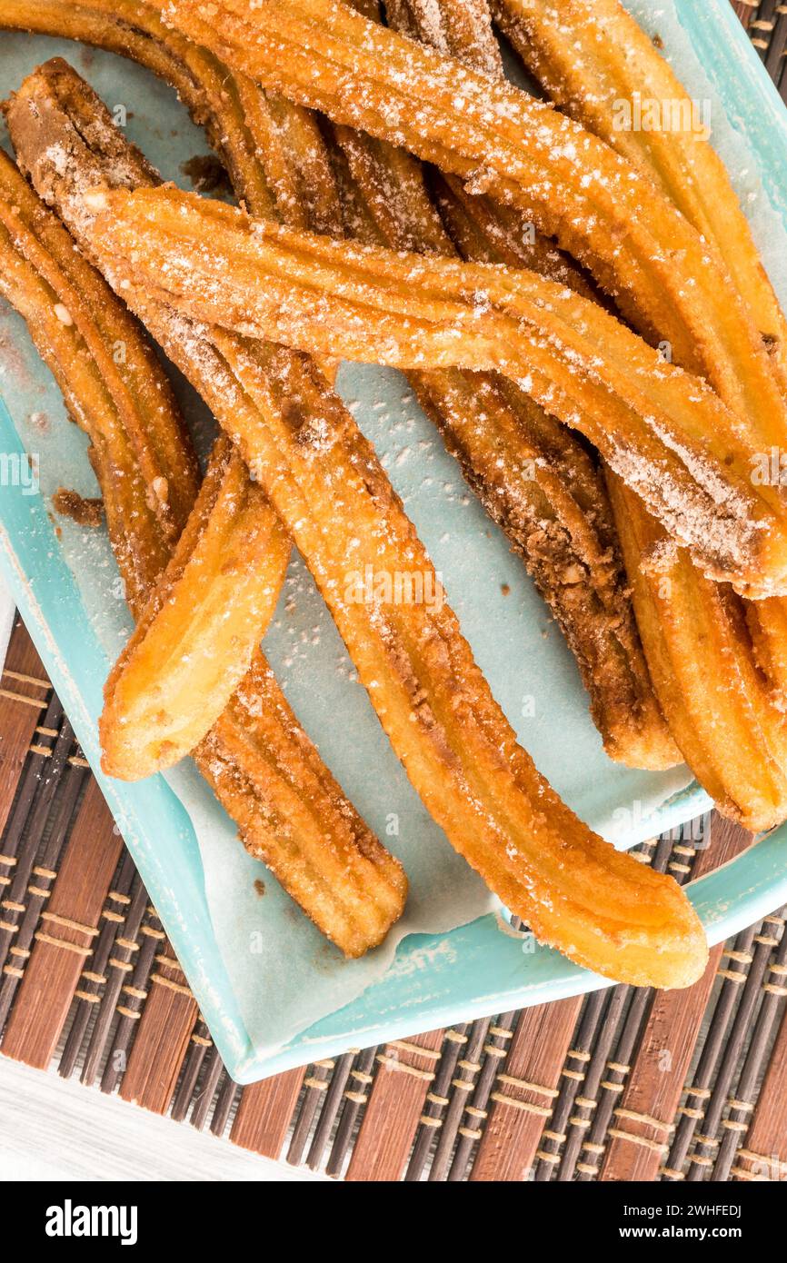 Traditionelle Churros mit heißer Schokolade Stockfoto