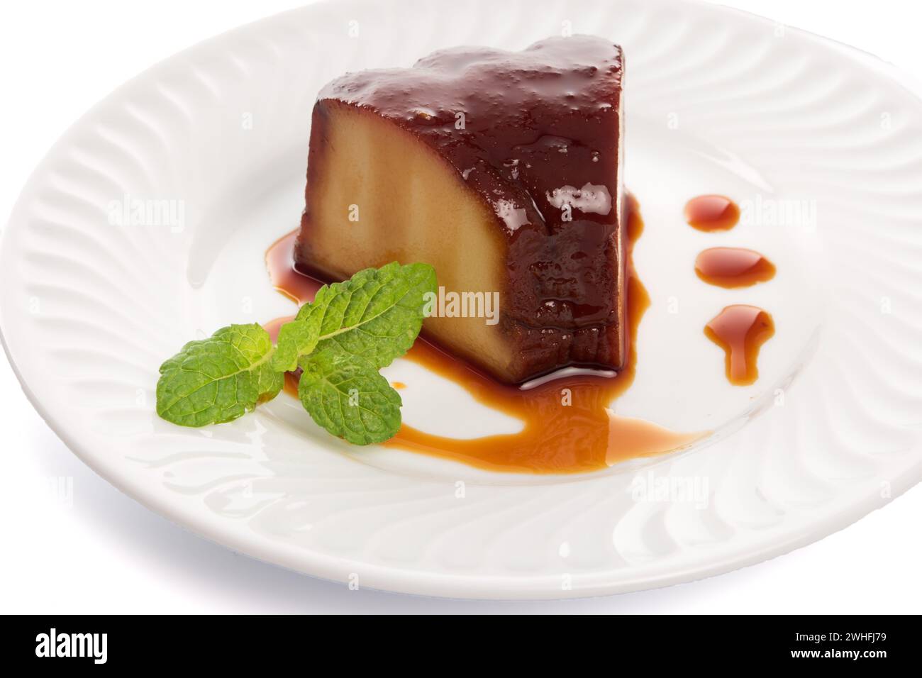 Hausgemachte Puddingscheibe auf einem Teller Stockfoto