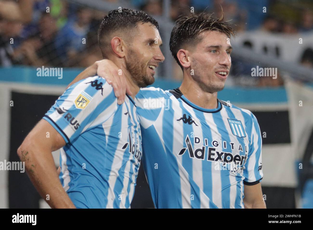 Avellaneda, Argentinien, 9. Februar 2024. Adrian Martinez feiert das dritte Tor seiner Mannschaft während des Spiels zwischen Racing Club und San Lorenzo de Almagro. Quelle: Fabideciria/Alamy Live News Stockfoto