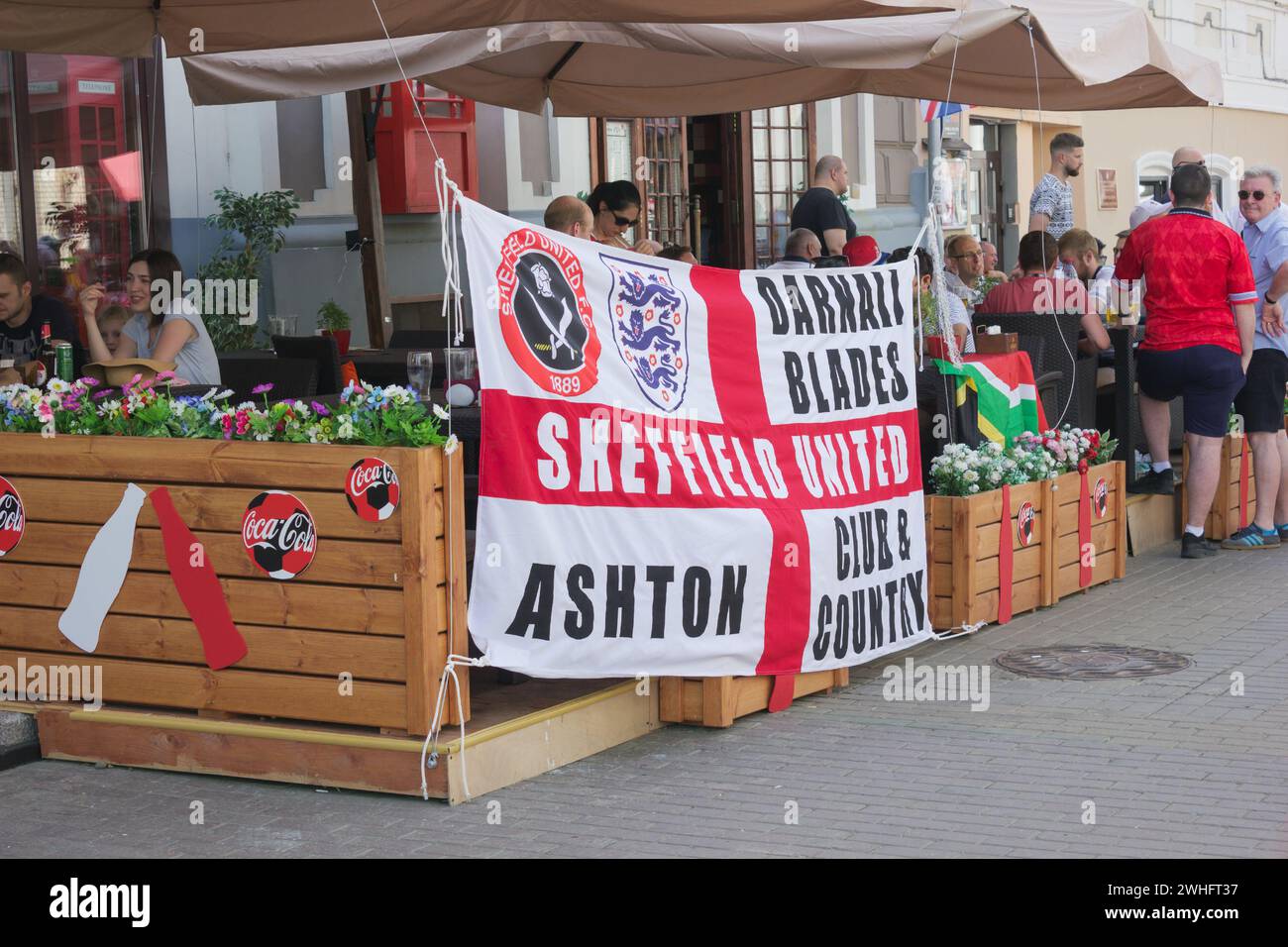 Russland. Englische Fans warten auf das Spiel Stockfoto