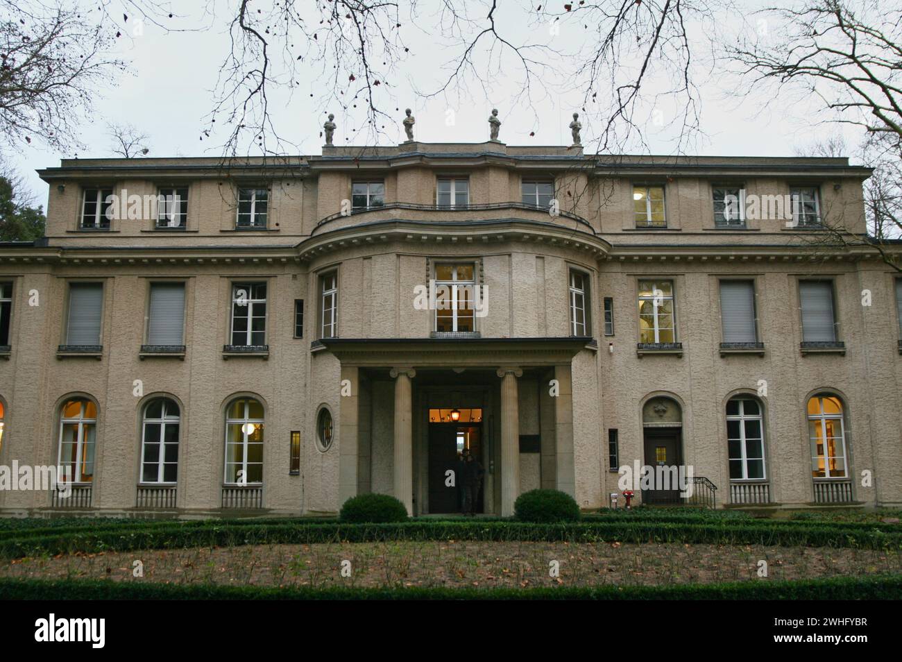 In dieser Villa am Berliner Wannsee fand im Januar 1942 die Wannsee-Konferenz statt Stockfoto