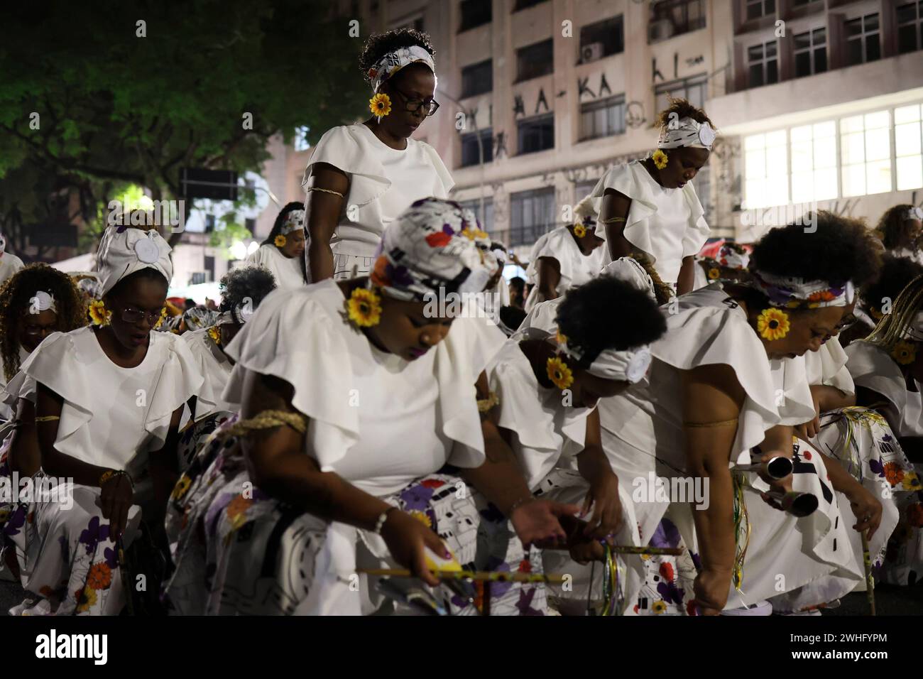 Der Block Afro Ilú Obá de Min wird während des Straßenkarnevals am 9. Februar 2024 in der República Paulo in der zentralen Region von São Paulo aufmarschiert. (Foto: Fabio Vieira/FotoRua/NurPhoto)0 Credit: NurPhoto SRL/Alamy Live News Stockfoto