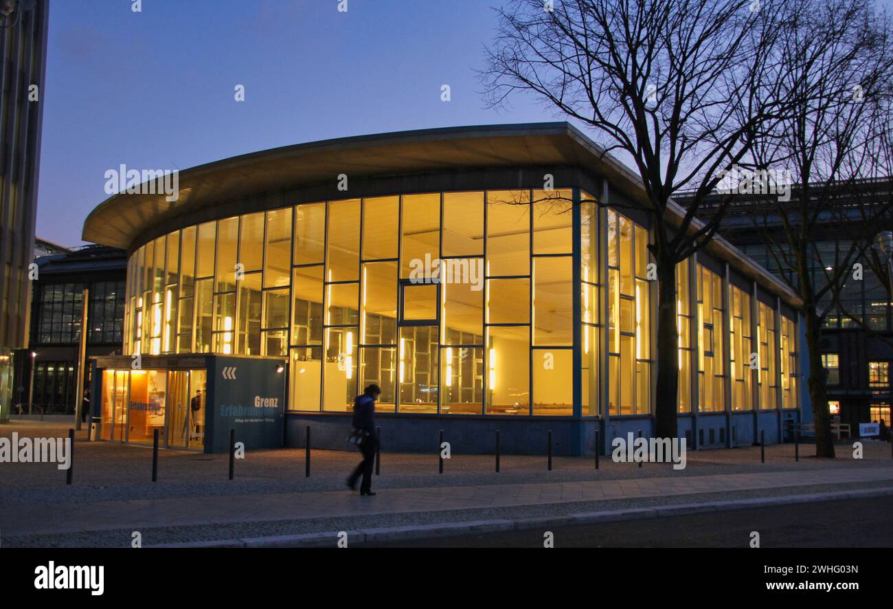 Berlin, Hauptstadt der DDR, Palast der Tränen Stockfoto