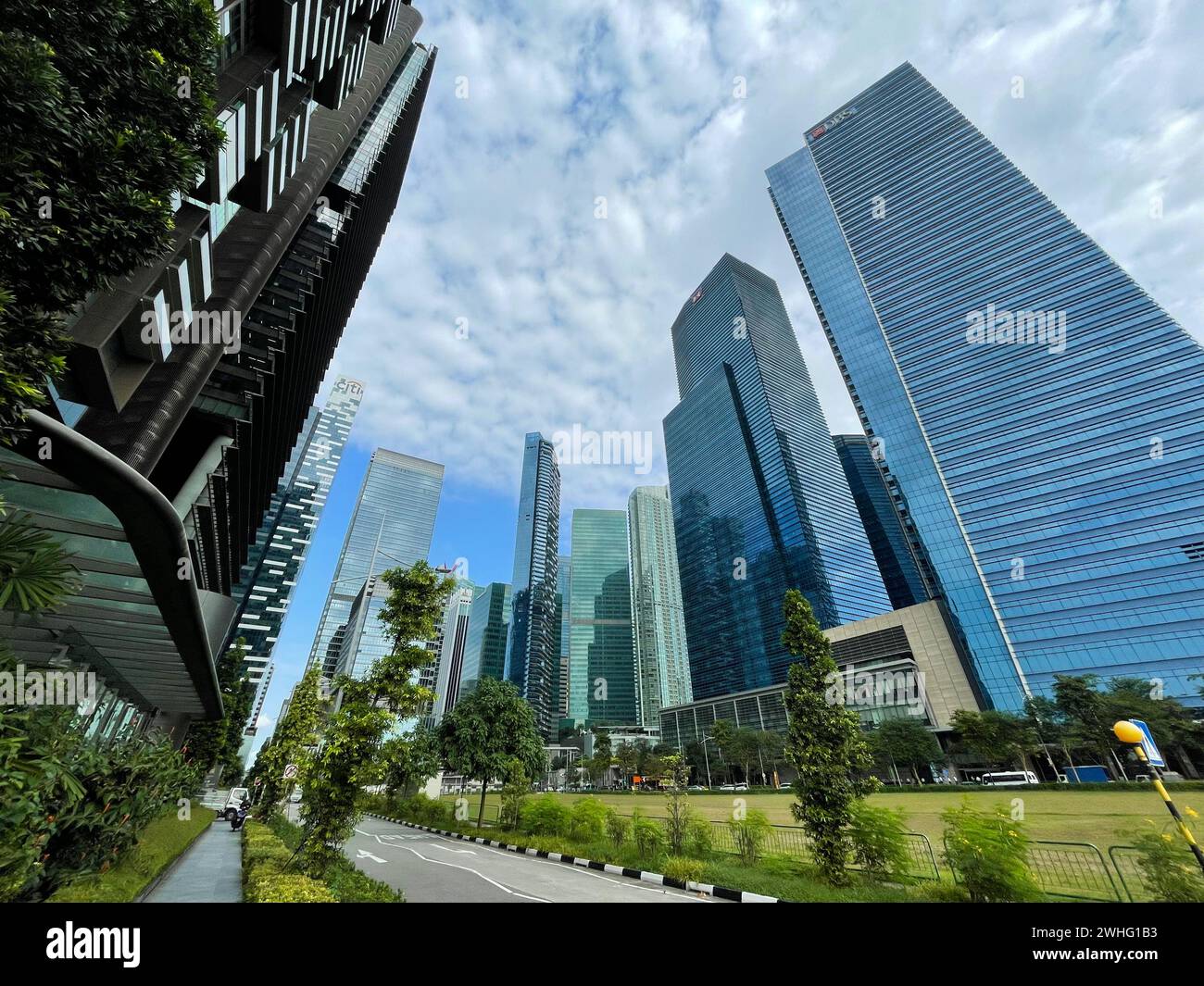 Singapur, 26. Januar 2024. Architektonische Elemente der modernen Stadt. Berühmte Marina Sands Bay mit ihren Wahrzeichen. Stockfoto