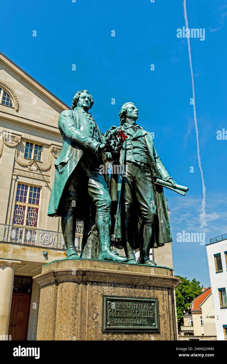 Goethe- und Schiller-Denkmal vor dem Nationaltheater in Weimar Stockfoto