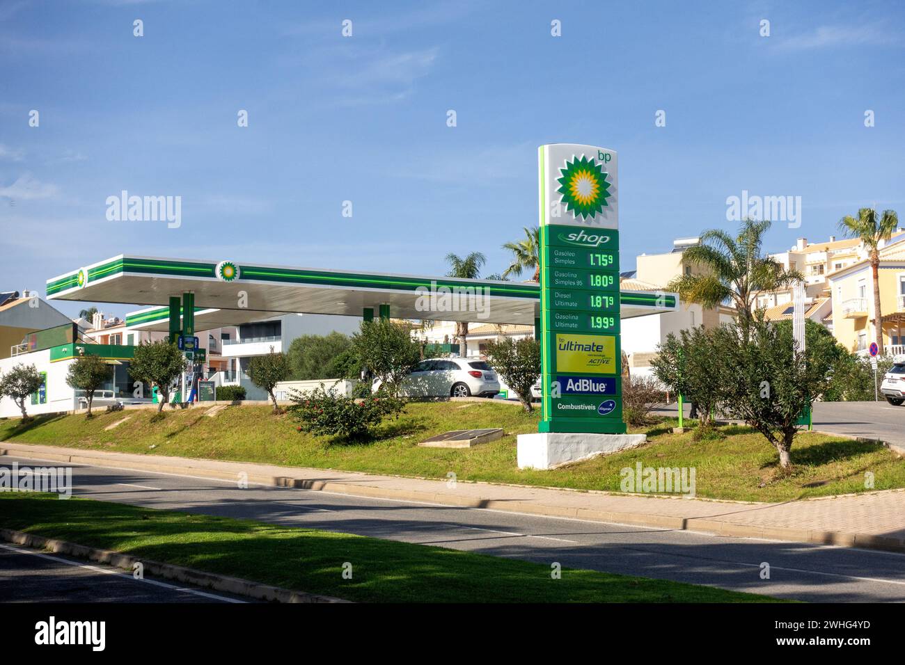 BP Tankstelle Benzinpreis-Anzeigetafel in Albufeira Portugal, Aussaat des Preises für Benzinkraftstoff am 1. Februar 2024 Stockfoto