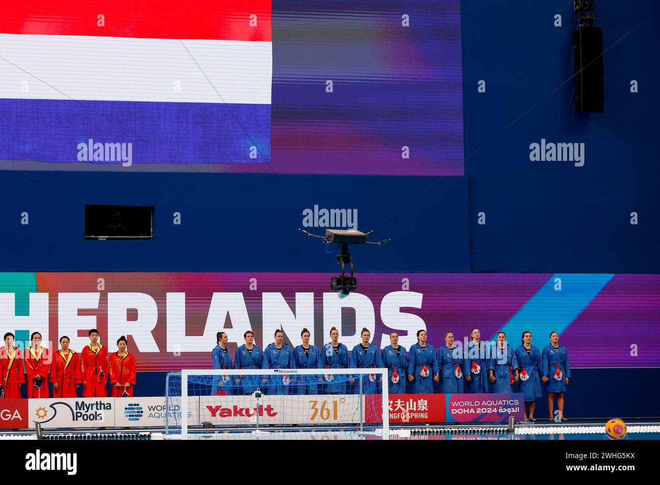 Doha, Katar. Februar 2024. DOHA, KATAR - 10. FEBRUAR: Team der Niederlande während des Wasserpolo-Woman Crossover-Matches zwischen den Niederlanden und China bei der Doha Aquatics World Championships 2024 im Aspire Dome am 10. Februar 2024 in Doha, Katar. (Foto: MTB-Photo/BSR Agency) Credit: BSR Agency/Alamy Live News Stockfoto