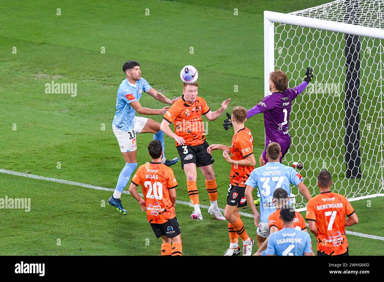 Corey Brown aus Brisbane Roar verteidigt mit einem Kopfball in der Achtelfinale der A-League Männer Fußball, Brisbane Roar gegen Melbourne City FC, Suncorp Stadium, Brisbane, Queensland, 10. Februar 2024 Stockfoto