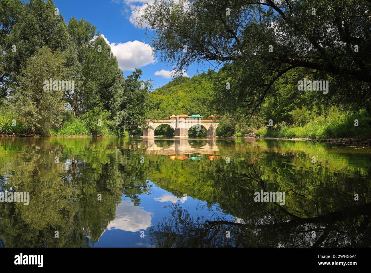 Historische Brücke über die Werra in Creuzburg Stockfoto