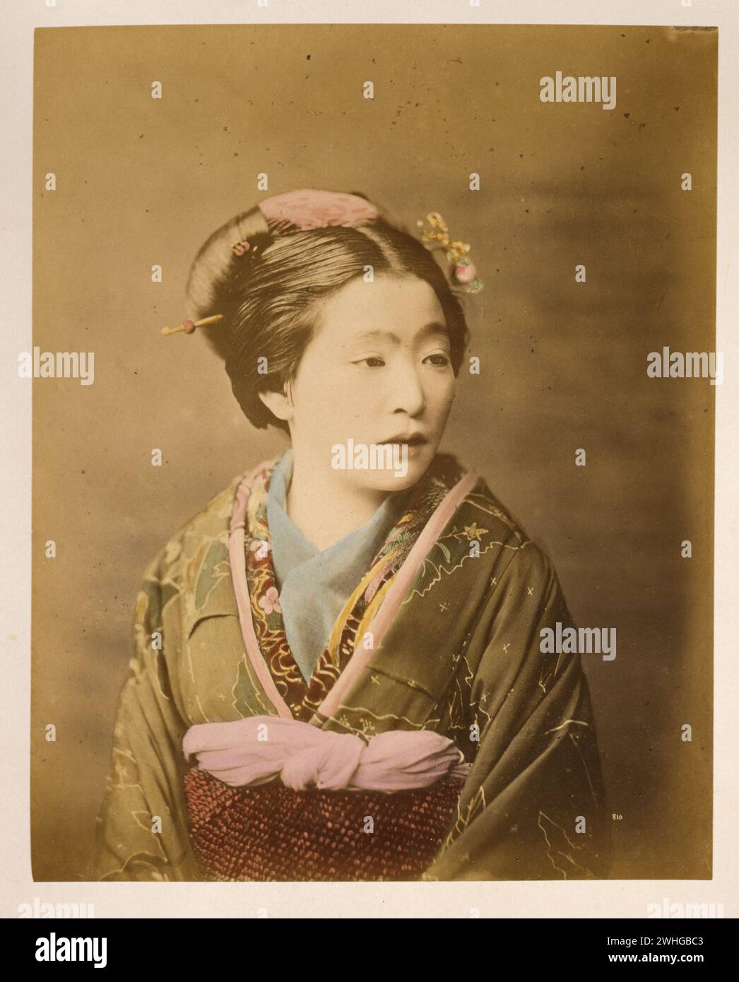 Studio-Porträt japanischer Frauen, ...Japan handkoloriert mit Aquarell-Fotografie um 1870er Jahre Stockfoto