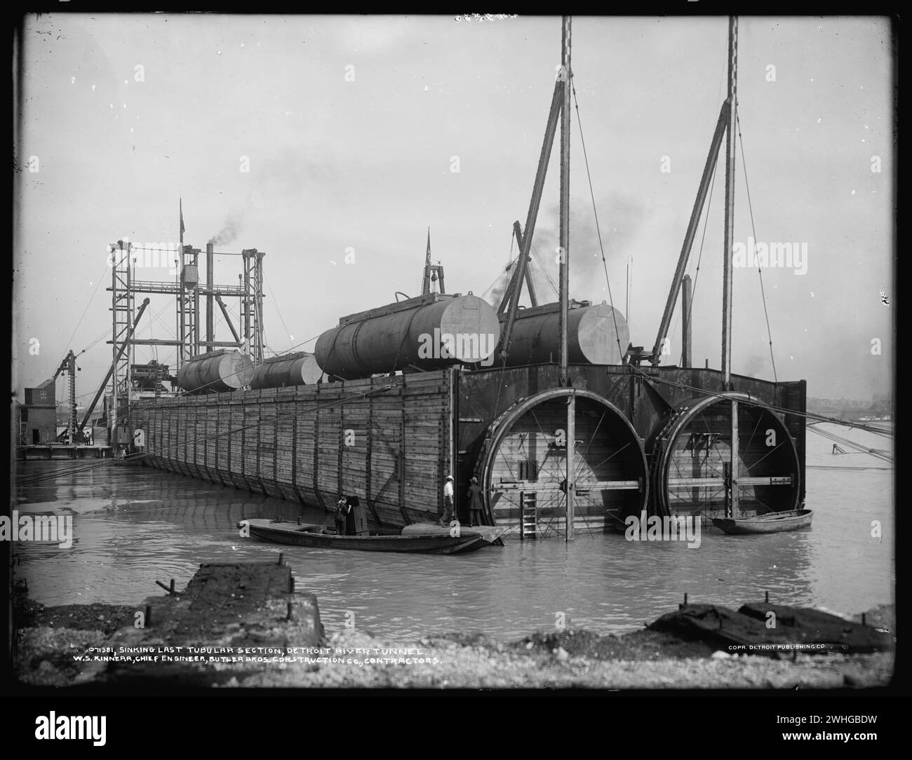 Der letzte röhrenförmige Abschnitt, der Detroit River Tunnelbau, zwischen Detroit, Michigan, USA und Windsor, Kanada, 1920er Jahre Stockfoto