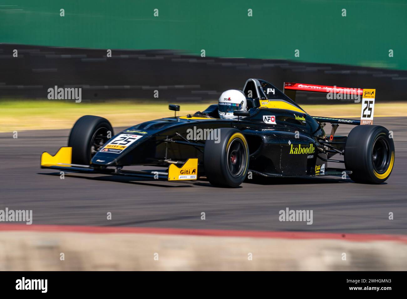 Sandown Park, Australien. Februar 2024. Joanne Ciconte (#25) beschleunigt während der Qualifikation für die Giti Australian Formula Open am Samstag beim Shannon’s Speed Series Race Sandown aus Runde 3. Credit: James Forrester/Alamy Live News Stockfoto