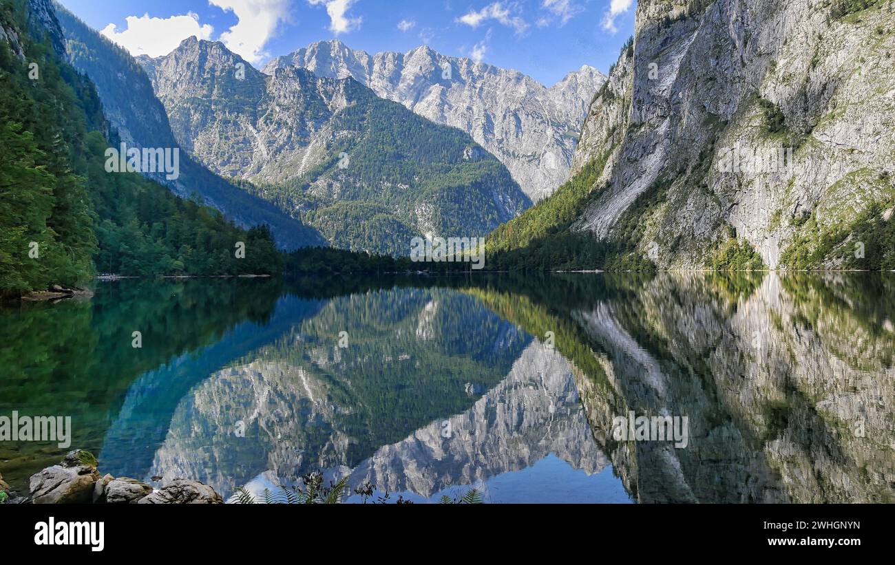 Fjordartige Landschaft am KÃ¶nigsee mit toller Reflexion Stockfoto