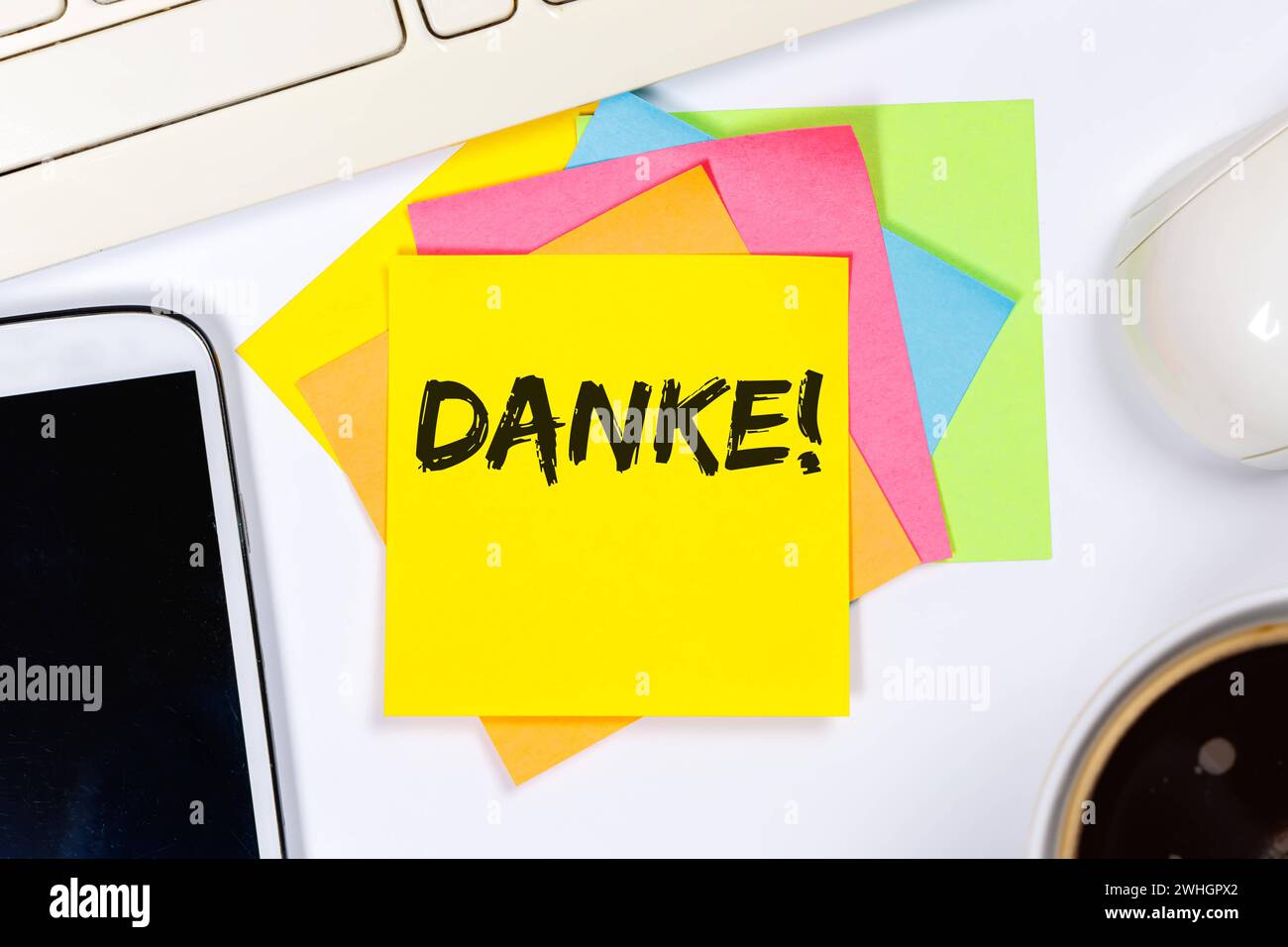 Danke bedanken Business Konzept auf Schreibtisch Stuttgart, Deutschland - 25. Januar 2024: Danke bedanken Business Konzept auf Schreibtisch in Stuttgart, Deutschland. *** Vielen Dank Business Concept on Desk Stuttgart, Deutschland 25. Januar 2024 Vielen Dank Business Concept on Desk in Stuttgart, Deutschland Stockfoto