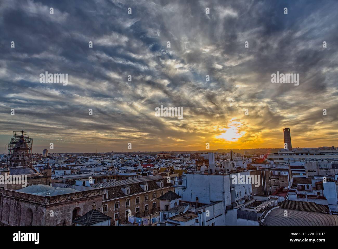 Blick über Sevilla bei Sonnenuntergang von Las Setas Stockfoto