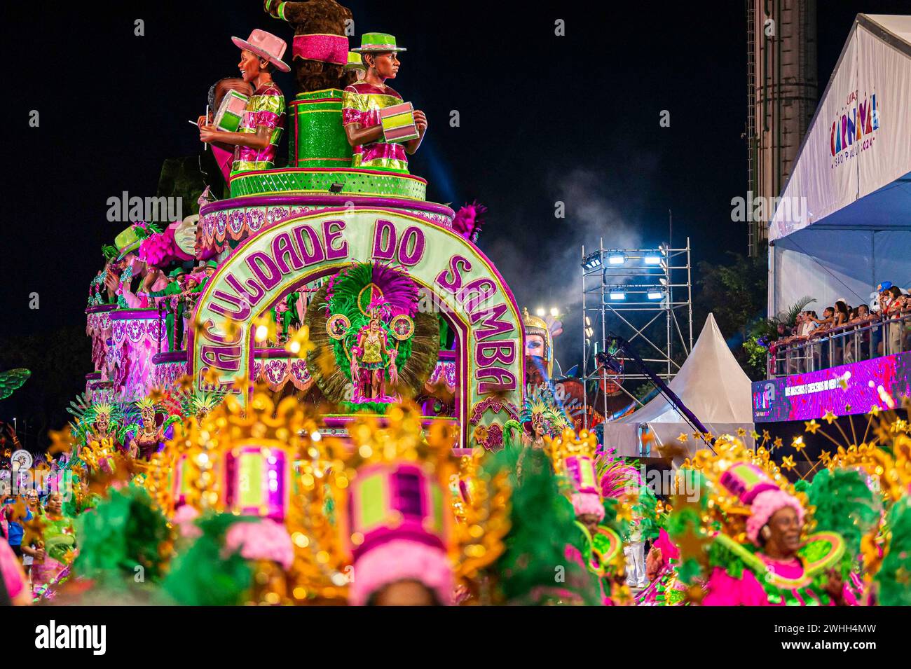 Sao Paulo, Sao Paulo, Brasilien. Februar 2024. SAO PAULO (SP), 02/09/2024 - UNTERHALTUNG/KARNAVAL/GENERAL - barocke Zona Sul während der Parade der Samba-Schulen von Sao Paulo, gültig für die Paraden der speziellen Gruppe der Samba-Schulen von Sao Paulo, die am Freitag im Anhembi Sambadrome, Nordzone der Stadt Sao Paulo, stattfinden, Februar 2024. (Foto: Anderson Lira/Thenews2/Zumapress) (Foto: © Anderson Lira/TheNEWS2 via ZUMA Press Wire) NUR REDAKTIONELLE VERWENDUNG! Nicht für kommerzielle ZWECKE! Stockfoto