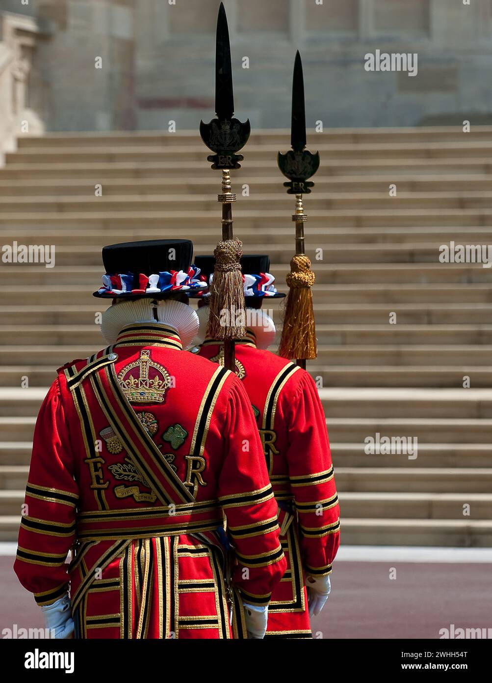 Windsor, Berkshire, Großbritannien. Juni 2010. Beefeaters nehmen an der jährlichen Garter Ceremony in Windsor Castle, Berkshire, Teil. Kredit: Maureen McLean/Alamy Stockfoto