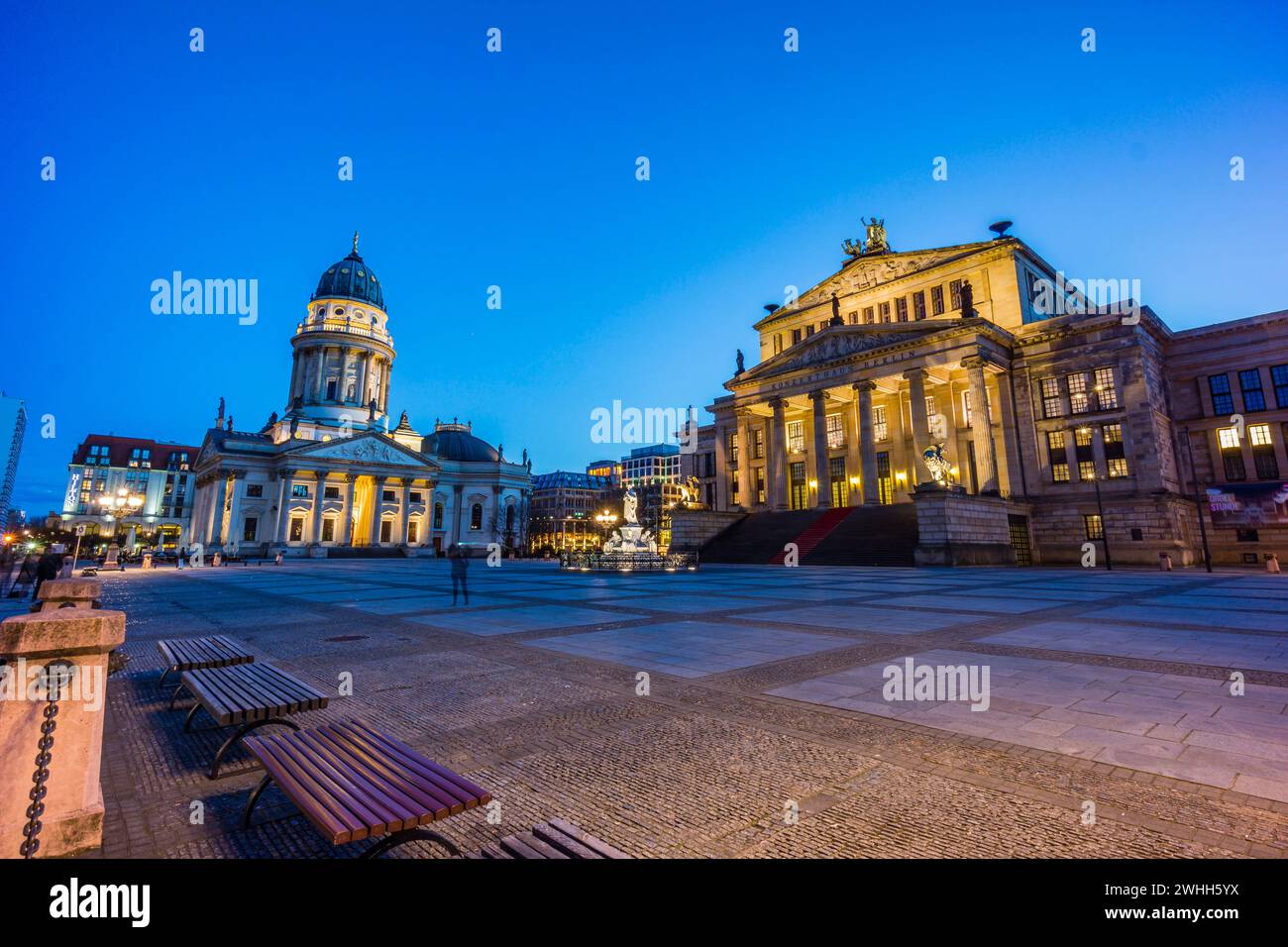 Konzerthaus y Deutscher Dom (Kathedrale Alemana) Gendarmenmarkt (Mercado de los gendarmes). Berlin Stockfoto