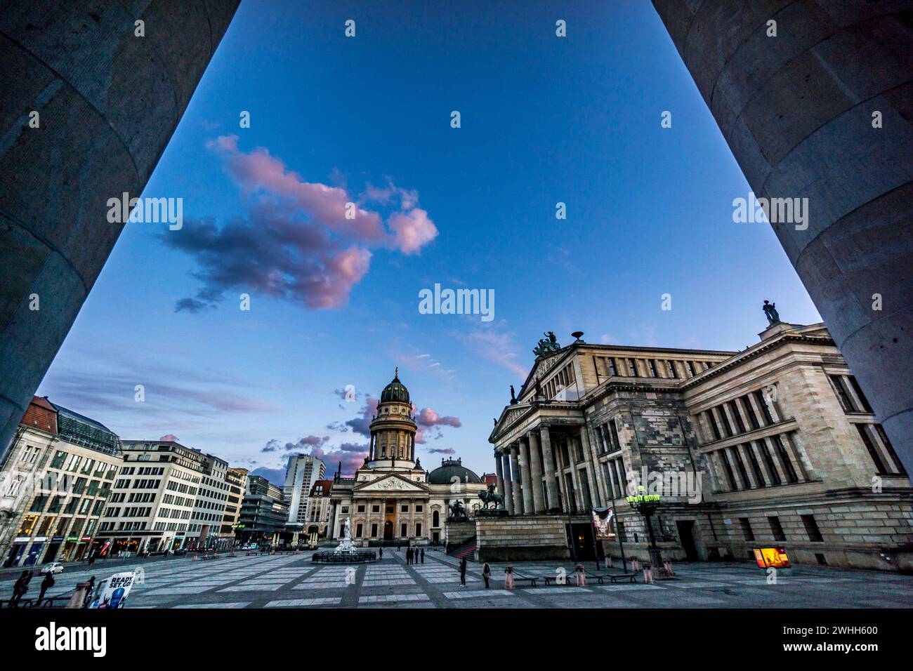 Konzerthaus y Deutscher Dom (Kathedrale Alemana). Gendarmenmarkt (Mercado de los gendarmes). Berlin Stockfoto