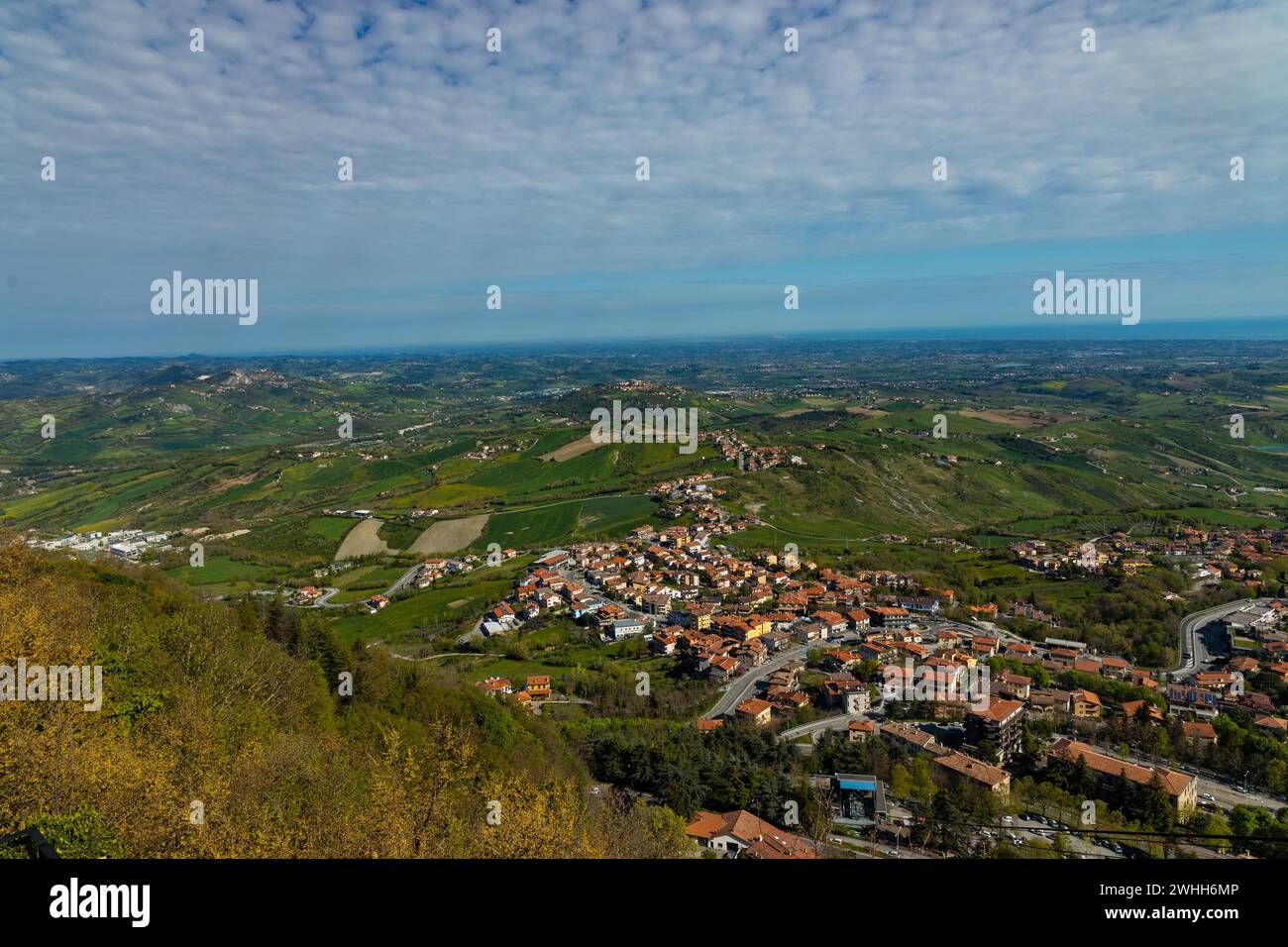 Blick von San Marino auf die umliegende Landschaft Stockfoto