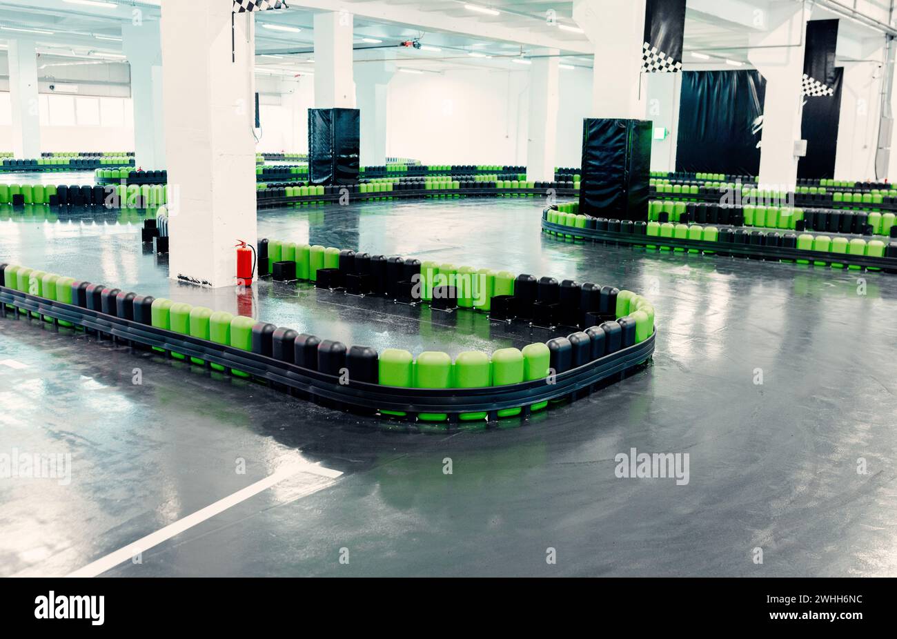 Leerer Indoor Go Kart Racing Spielplatz Stockfoto