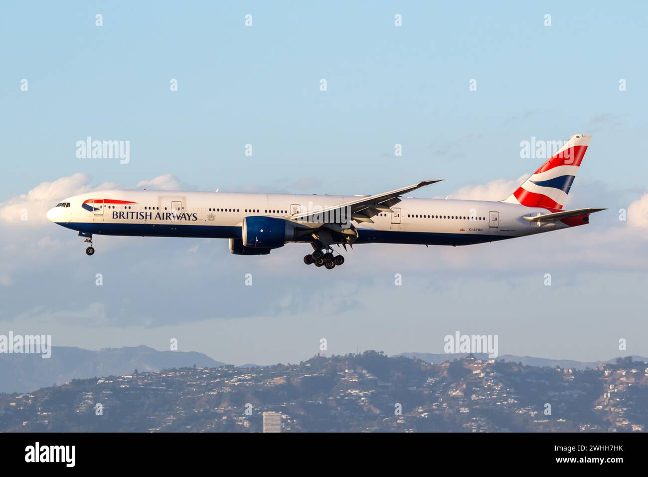 Los Angeles, USA - 2. November 2022: Ein Flugzeug der British Airways Boeing 777-300(er) mit der Bezeichnung G-STBH am Flughafen Los Angeles (LAX) in den USA Stockfoto