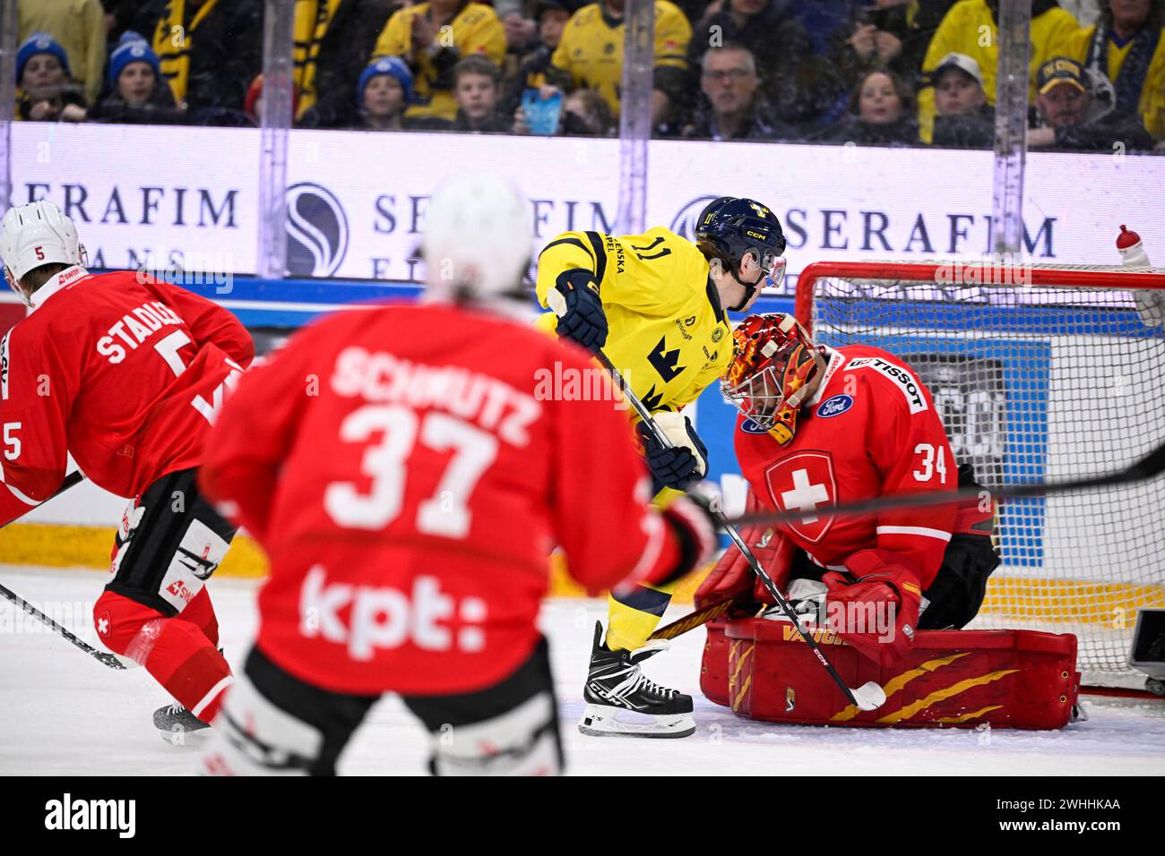 Karlstad, Schweden. Februar 2024. KARLSTAD, SCHWEDEN 20240210Schwedens Joakim Nygard (#11) erzielte am 10. Februar 024 in der Lofbergs Arena in Karlstad, Schweden das Eröffnungstor bei den Beijer Hockey Games (Euro Hockey Tour). Foto: Pontus Lundahl/TT/Code 10050 Credit: TT News Agency/Alamy Live News Stockfoto