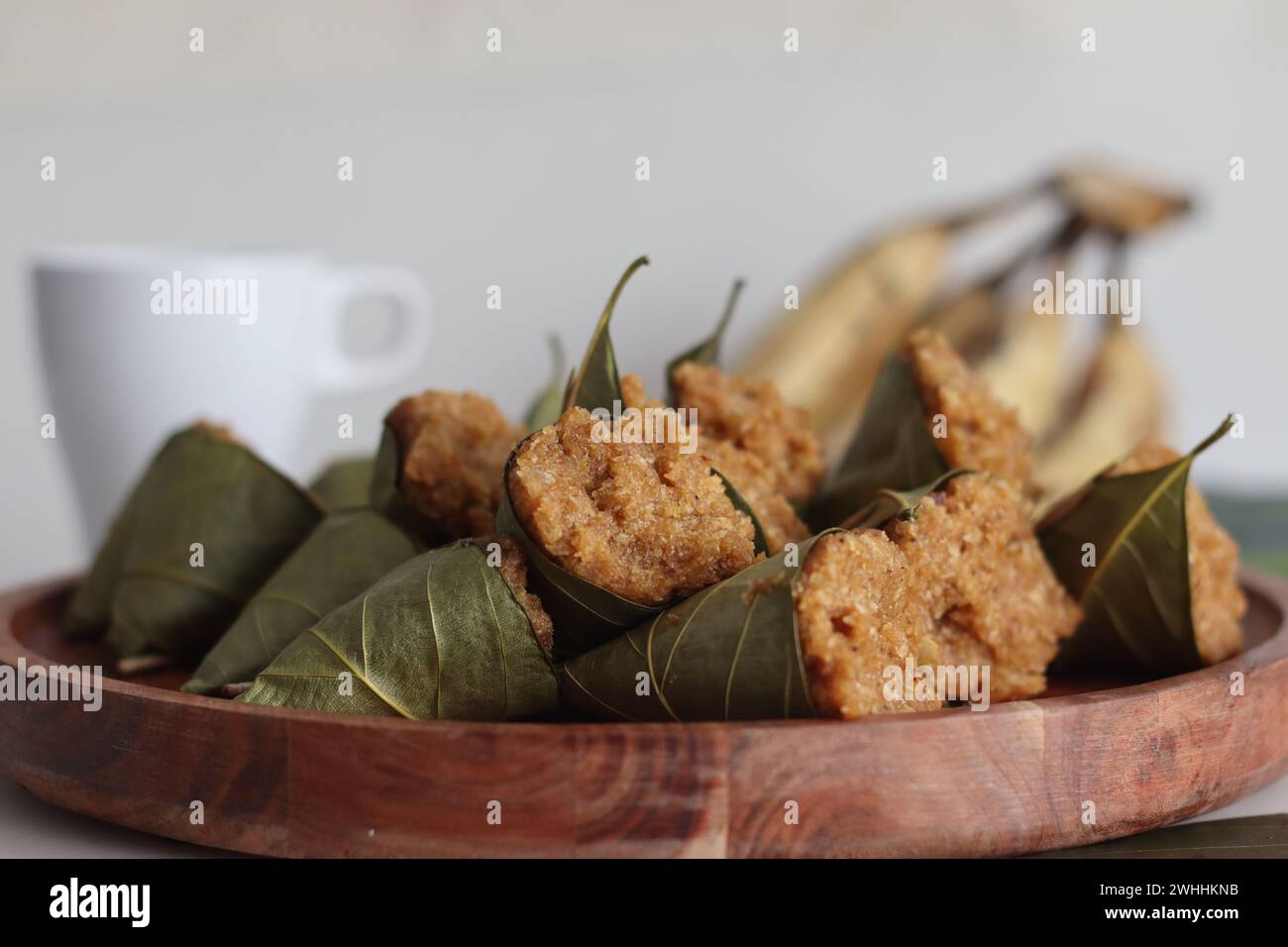 Kochbananenknödel oder Ethakka Kumbilappam. Eine Variation von Jack-Frucht-Knödeln. Hergestellt aus reifer Kochbanane, gekocht mit Reismehl, gewürzt und danach gedämpft Stockfoto