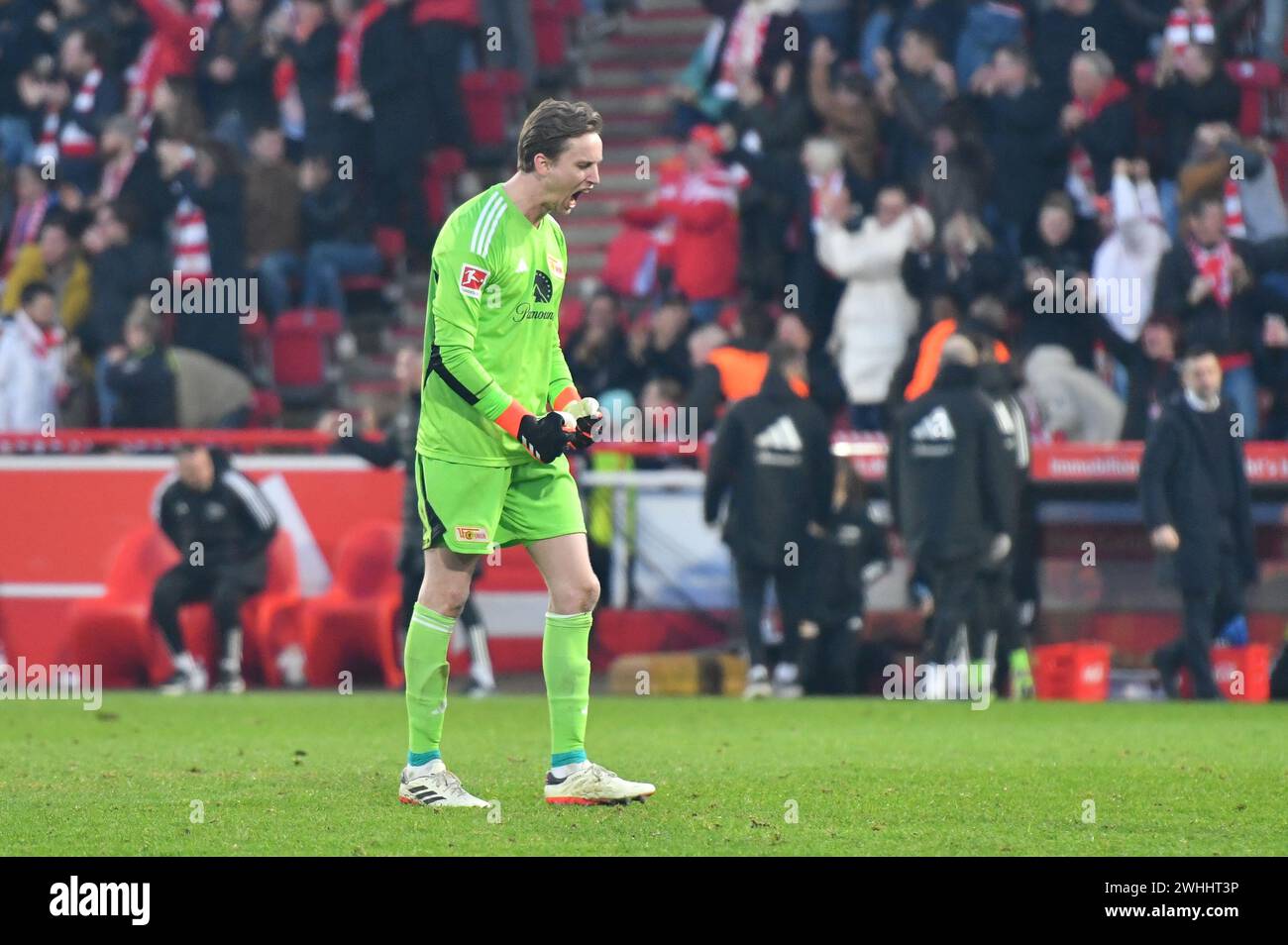 Berlin, Deutschland. Februar 2024. Berlin, Deutschland. 10. Februar 2024: Frederik Roennow (1) vom 1. FC Union Berlin feiert im Spiel Bundesliga - 1. FC Union Berlin gegen VfL Wolfsburg - an der Alten Foersterei sein erstes Tor der Mannschaft durch Danilho Doekhi (5) vom 1. FC Union Berlin. Berlin, Deutschland. (Ryan Sleiman /SPP) Credit: SPP Sport Press Photo. /Alamy Live News Stockfoto