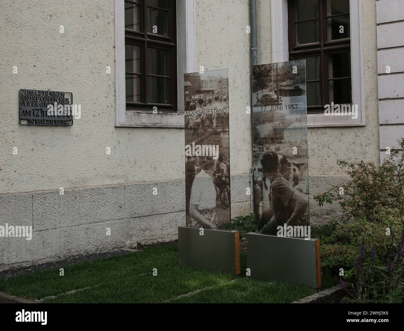 Gedenktafel und 2 Gedenksäulen zum Gedenken an den DDR-Aufstand am 17/1953 Magdeburg Stockfoto