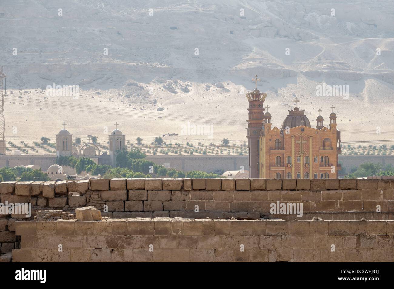 Blick vom Dach des Weißen Klosters in der Nähe der oberägyptischen Stadt Sohag, Mittelägypten Stockfoto